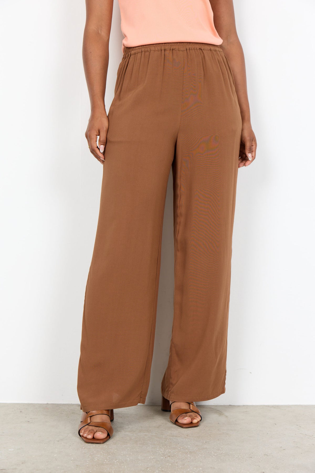 Pantalón de mujer de pierna ancha